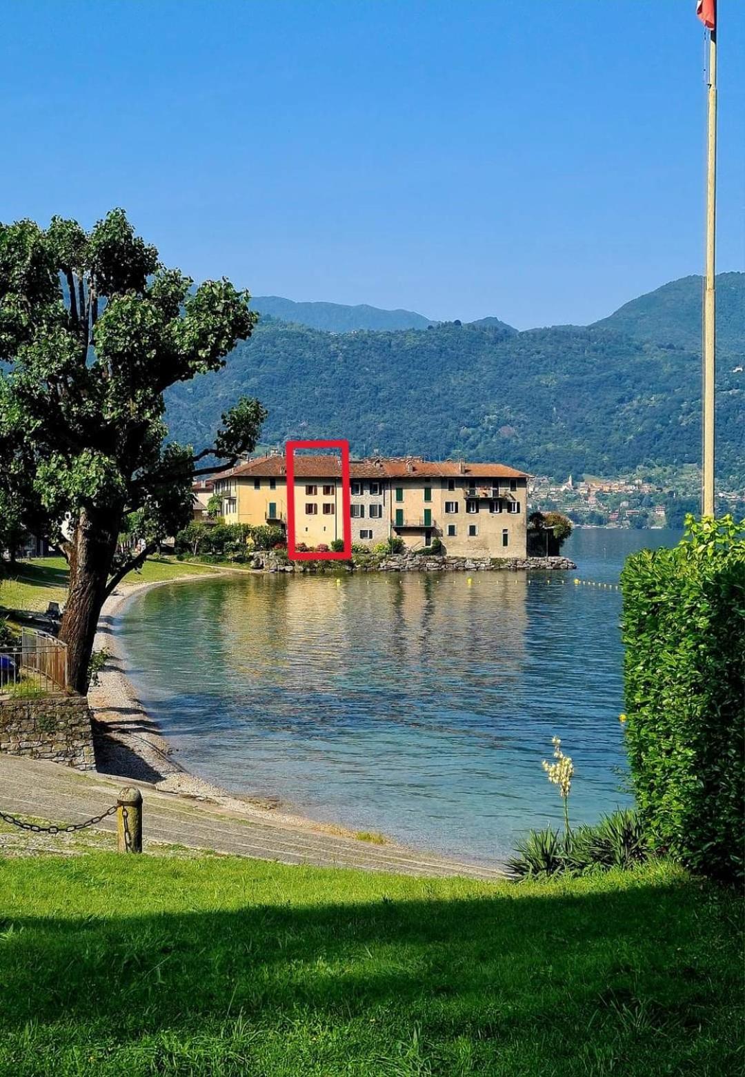 Riva Bianca Castle Holiday Home Lierna Eksteriør billede